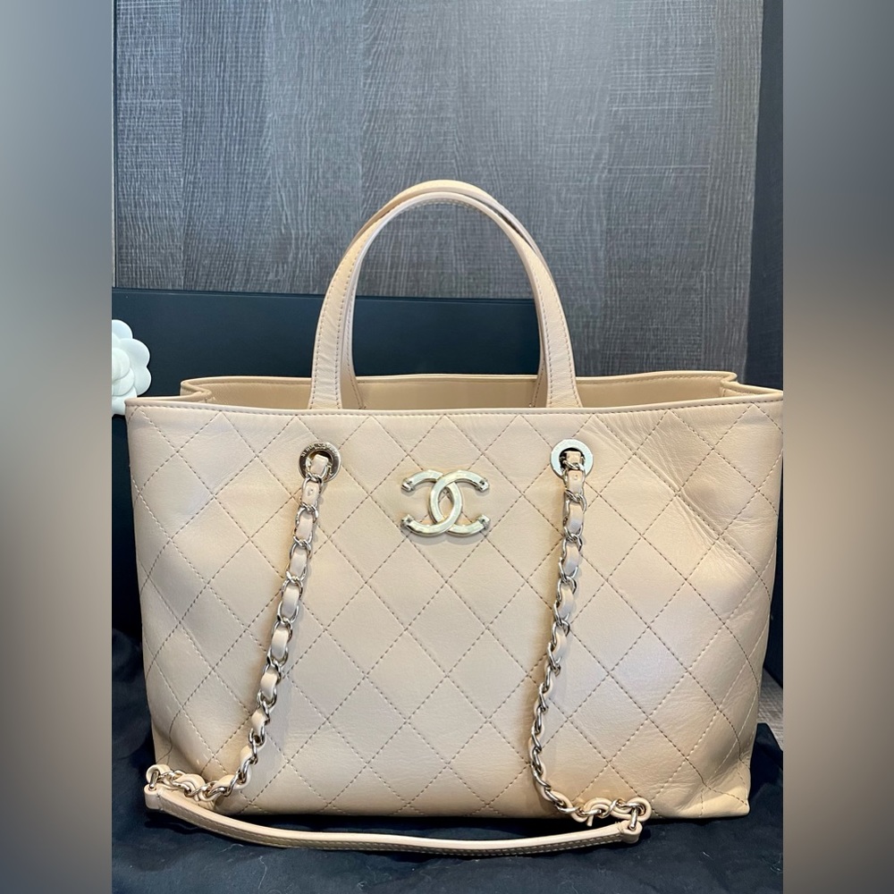SOLD Chanel! LIKE NEW Small Shopping tote 20P beige
